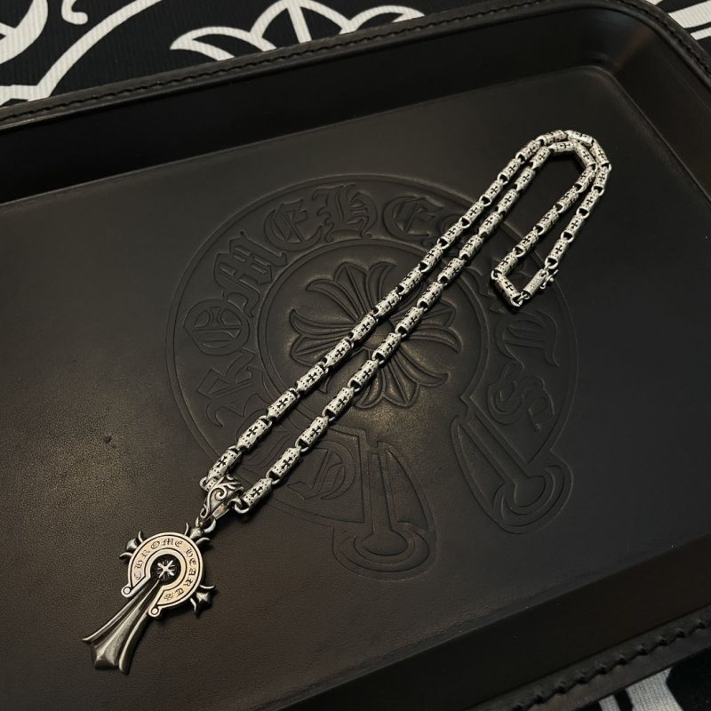 Ch*0me He**ts necklaces